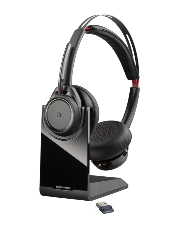 Voyager Focus UC in Stand with Dongle_BT700_USB-A_print_rgb